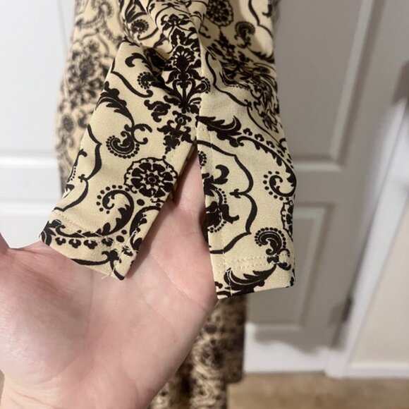 Roulette Knee Length Dress with 3/4 Sleeves - sz M - Picture 4 of 6